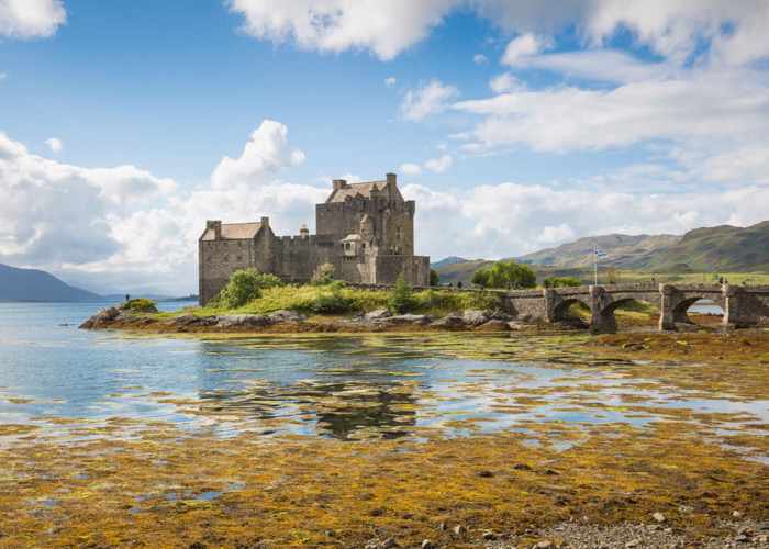 Eilean Donan Castle in Loch Duich bij Dornie