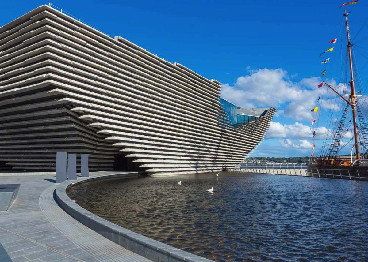 Het markante gebouw van het V&A Design-museum iun Dundee.