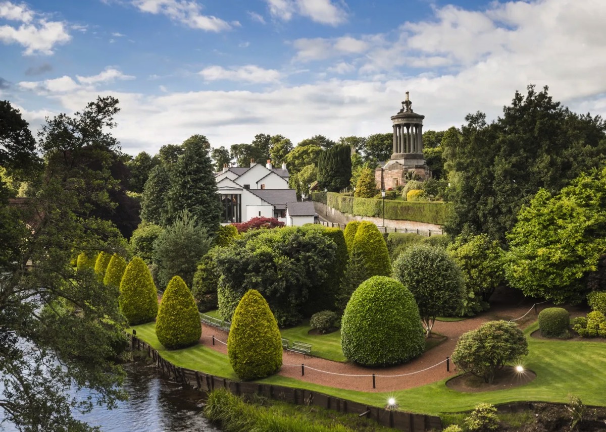 Het Burns-monument in Alloway in Ayrshire (Foto: VisitScotland/Kenny Lam) 