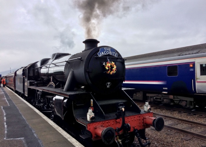 De Jacobite Steamtrain, a.k.a. de Harry Potter trein rijdt vanaf Fort William naar Mallaig en terug