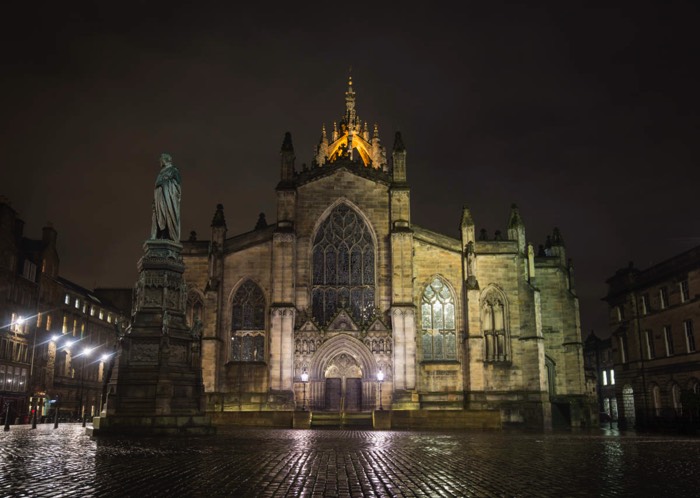 St Giles Cathedral bij nacht. Foto: VisitScotland/Kenny Lam