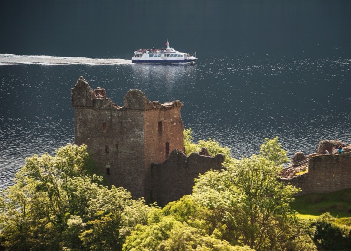 De ruïne van Urquhart Castle met Jacobite Cruises.Foto: Jacobite Cruises