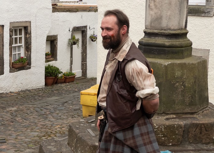 Gids in Culross, een filmlocatie voor de serie Outlander